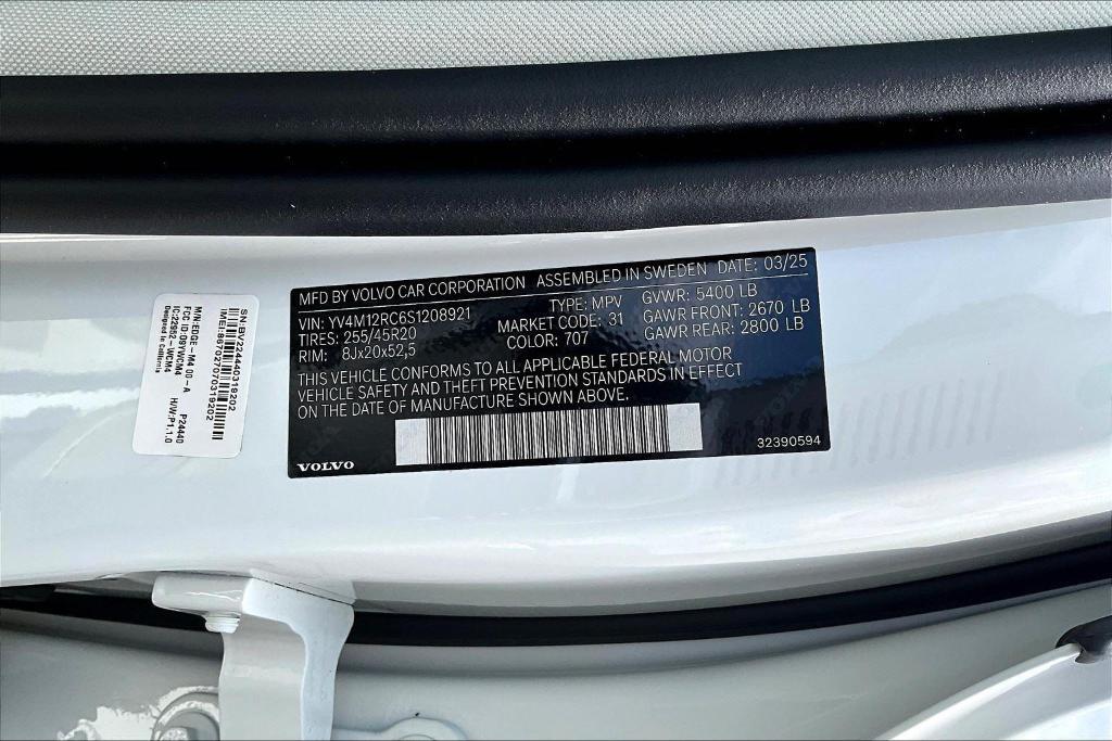 new 2025 Volvo XC60 car, priced at $55,360