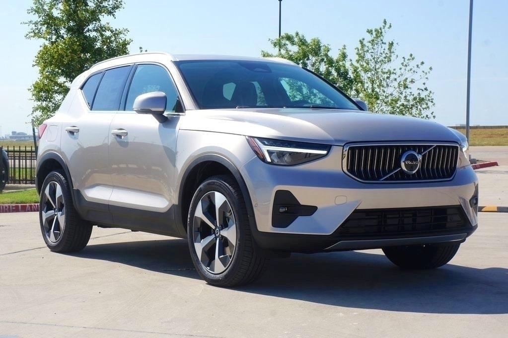 new 2024 Volvo XC40 car, priced at $43,000