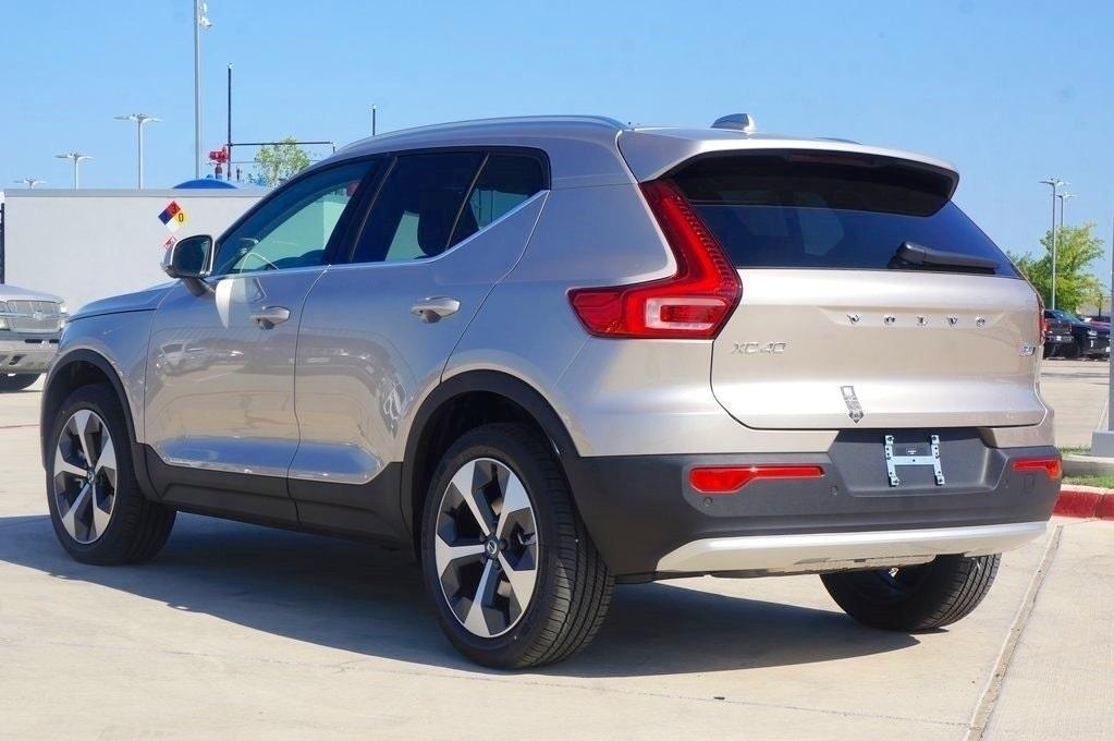 new 2024 Volvo XC40 car, priced at $43,000