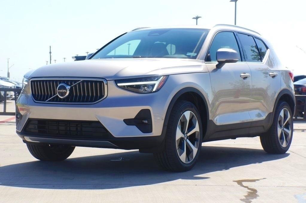 new 2024 Volvo XC40 car, priced at $43,000