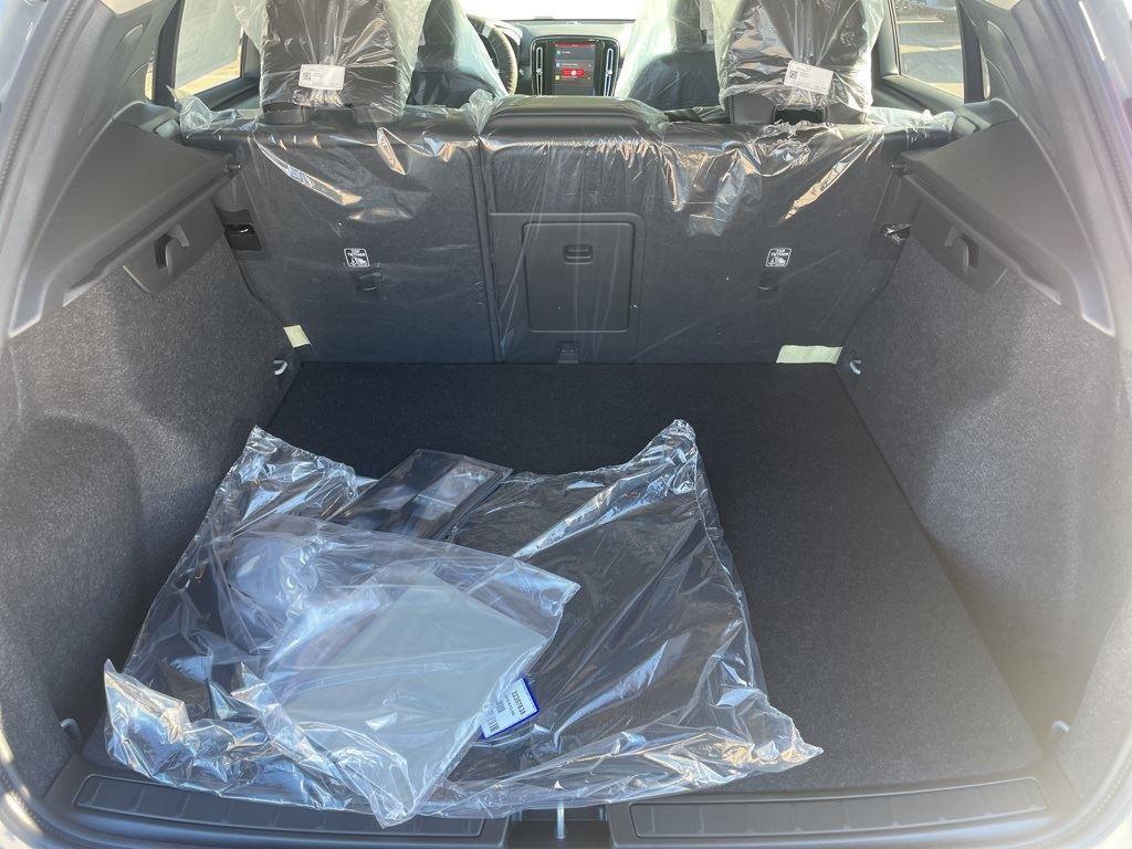 new 2025 Volvo XC40 car, priced at $43,045