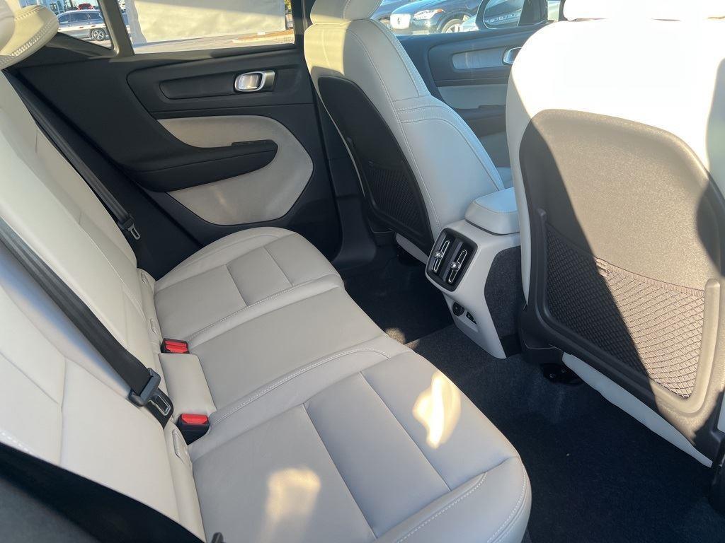 new 2025 Volvo XC40 car, priced at $38,565