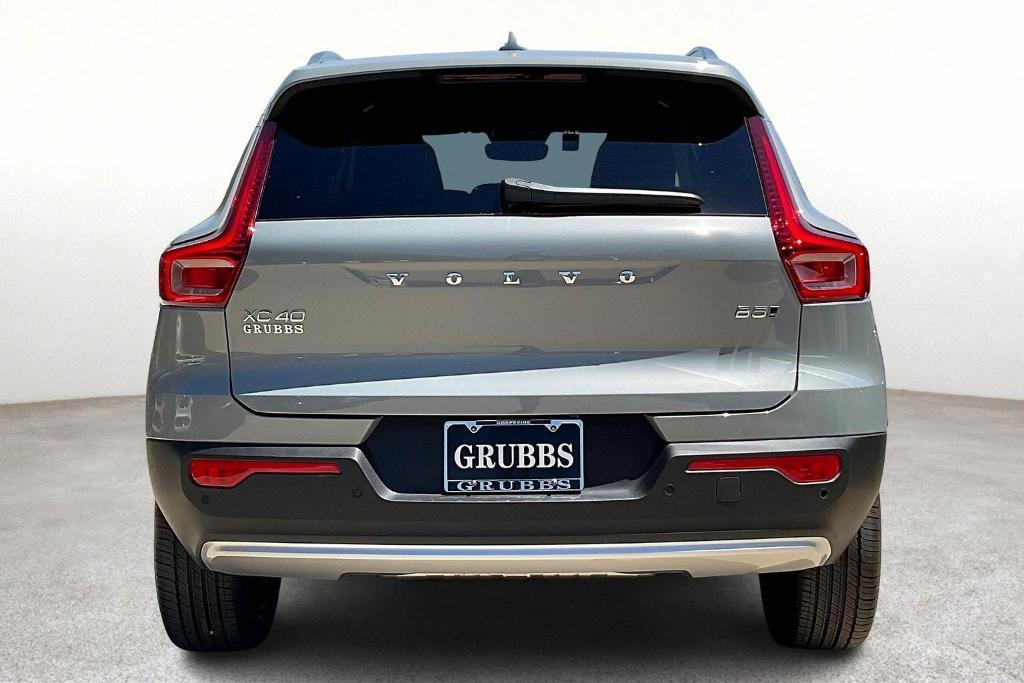 new 2025 Volvo XC40 car, priced at $45,485