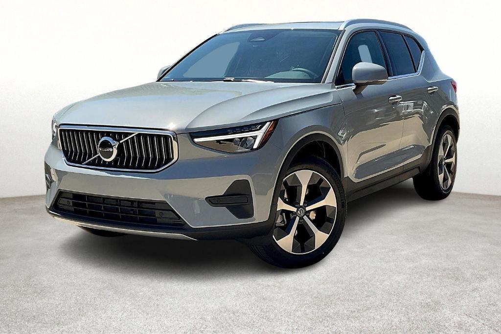 new 2025 Volvo XC40 car, priced at $44,685