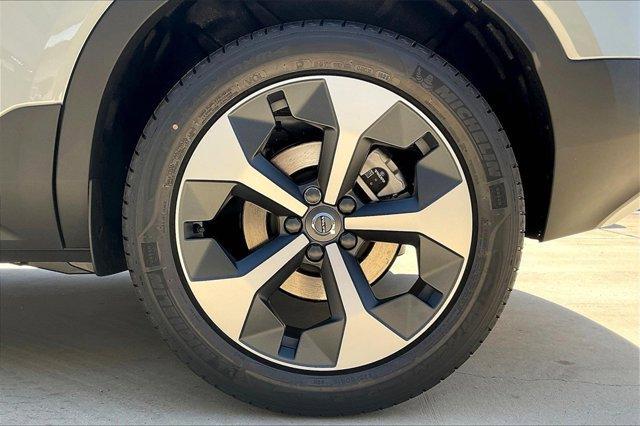 new 2025 Volvo XC40 car, priced at $44,685