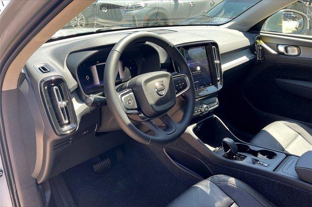 new 2025 Volvo XC40 car, priced at $44,685