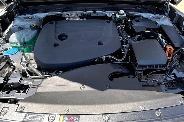 new 2025 Volvo XC40 car, priced at $44,685
