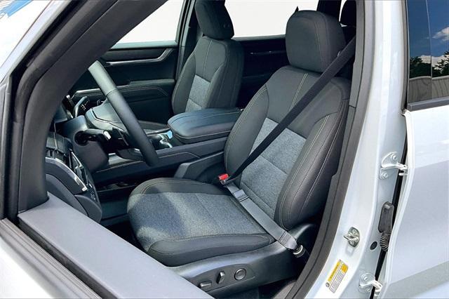 new 2025 GMC Acadia car, priced at $40,395
