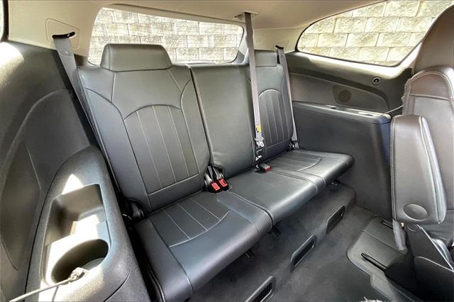 used 2015 Chevrolet Traverse car, priced at $10,000
