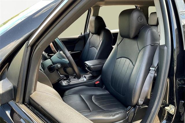 used 2015 Chevrolet Traverse car, priced at $10,000