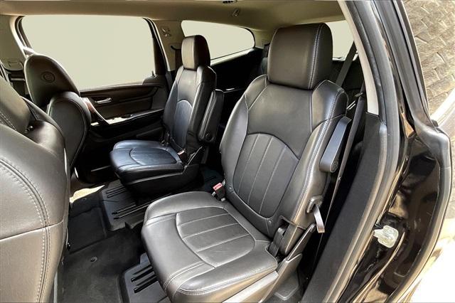 used 2015 Chevrolet Traverse car, priced at $10,000
