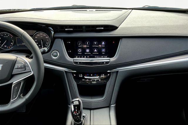 new 2025 Cadillac XT5 car, priced at $40,915