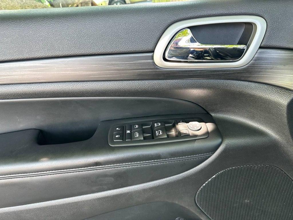used 2021 Jeep Grand Cherokee car, priced at $23,487