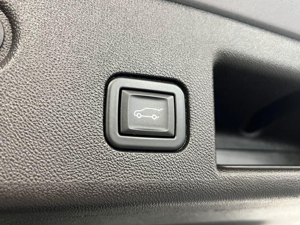 used 2023 Chevrolet Equinox car, priced at $18,996