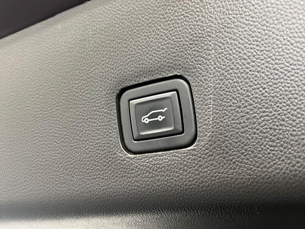 used 2020 Chevrolet Traverse car, priced at $20,986