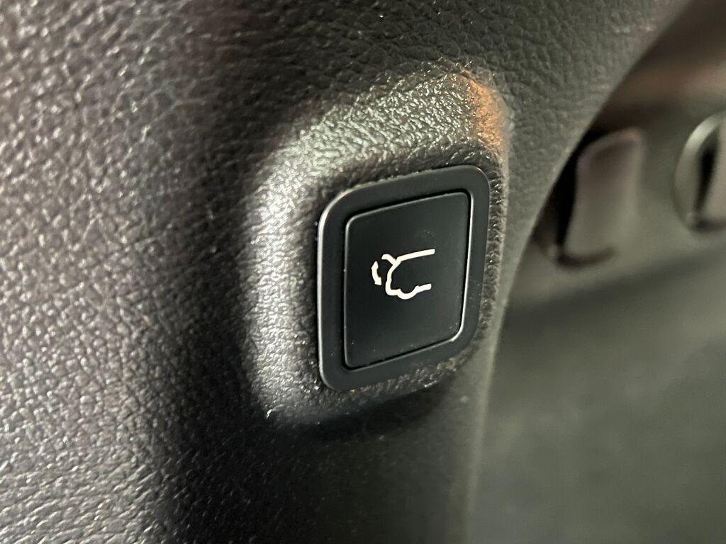 used 2019 Jeep Cherokee car, priced at $17,996