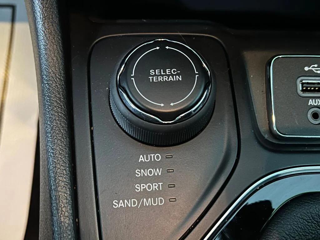 used 2019 Jeep Cherokee car, priced at $17,996