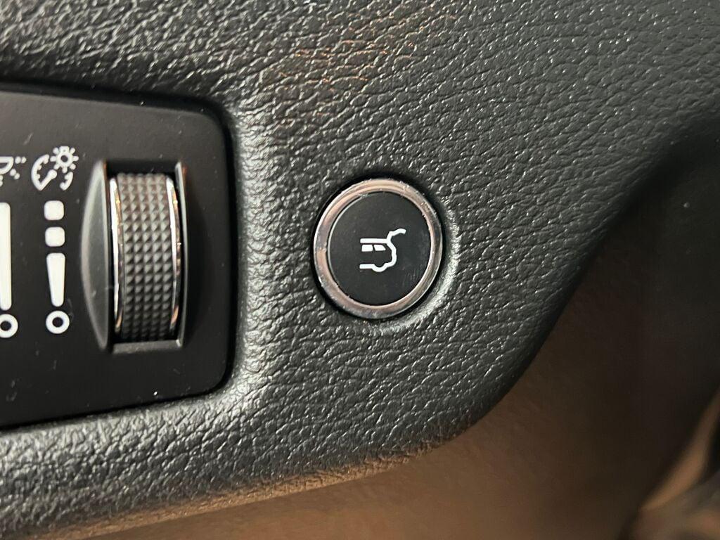 used 2019 Jeep Cherokee car, priced at $17,996