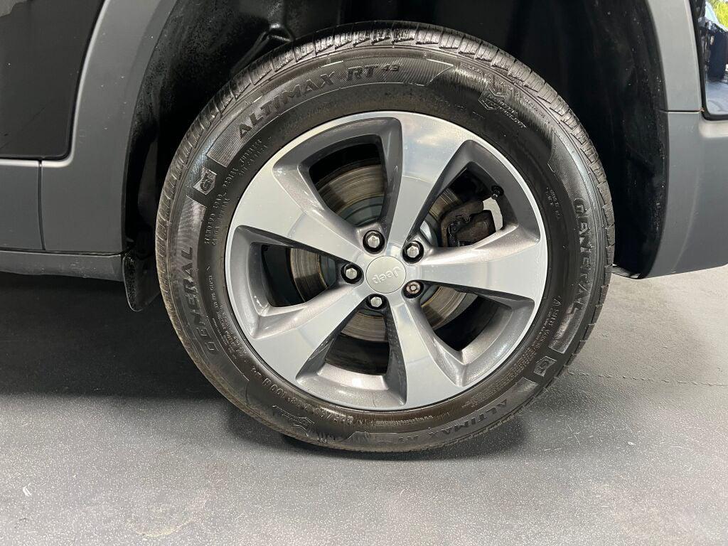 used 2019 Jeep Cherokee car, priced at $17,996