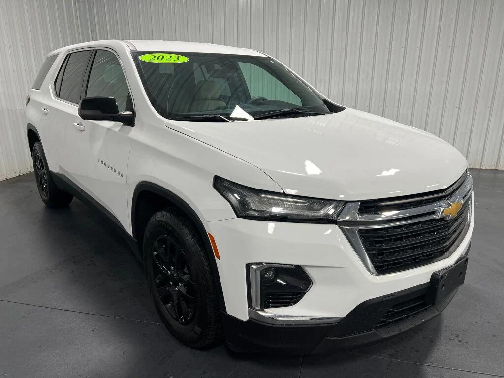 used 2023 Chevrolet Traverse car, priced at $28,496