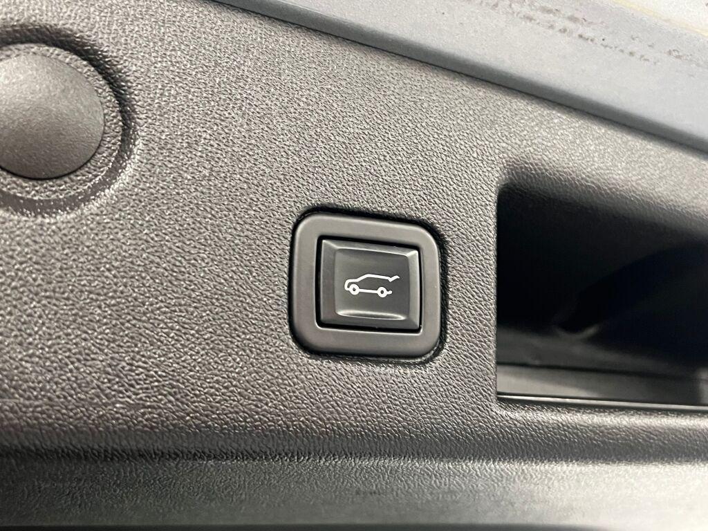 used 2023 Chevrolet Equinox car, priced at $17,447