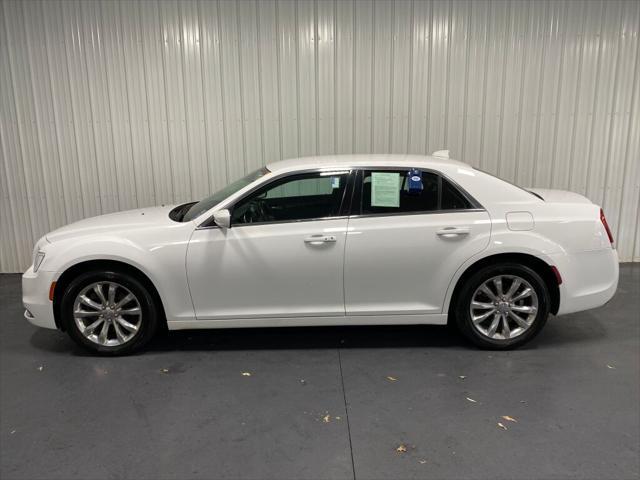 used 2018 Chrysler 300 car