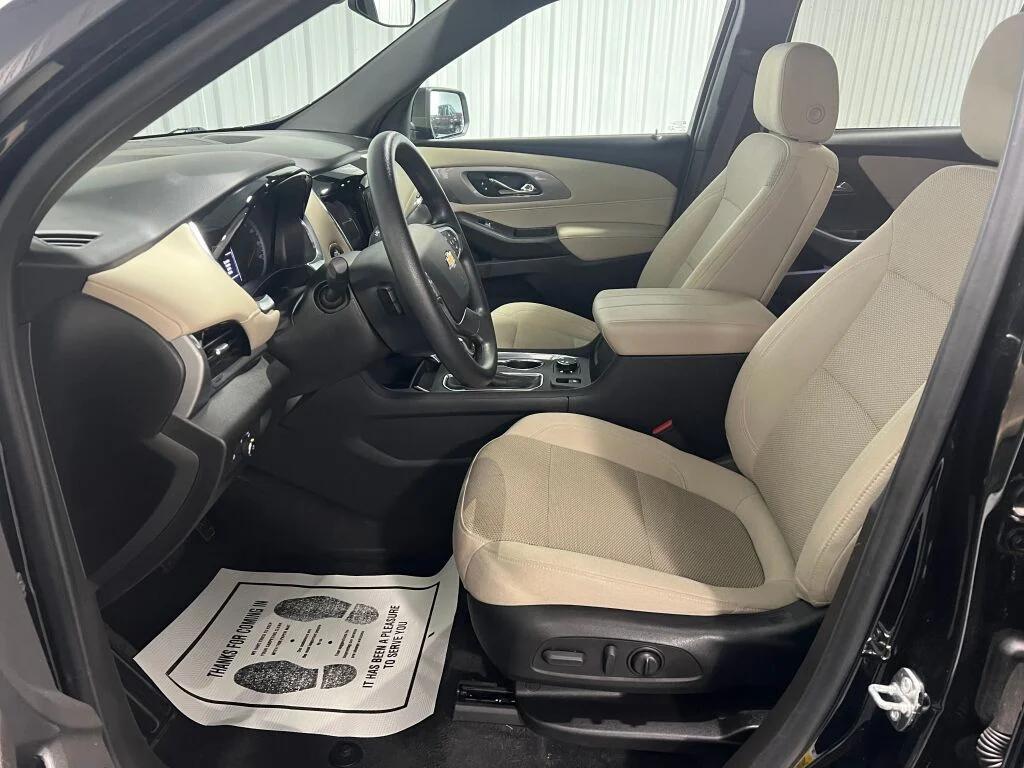 used 2022 Chevrolet Traverse car, priced at $21,979