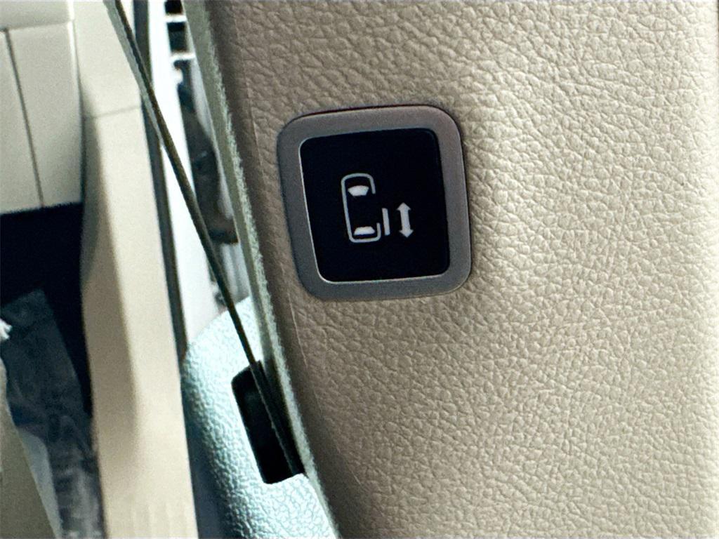 used 2024 Chrysler Pacifica car, priced at $29,498