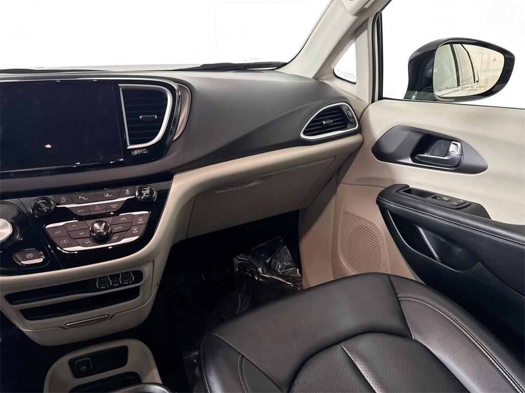 used 2024 Chrysler Pacifica car, priced at $29,498