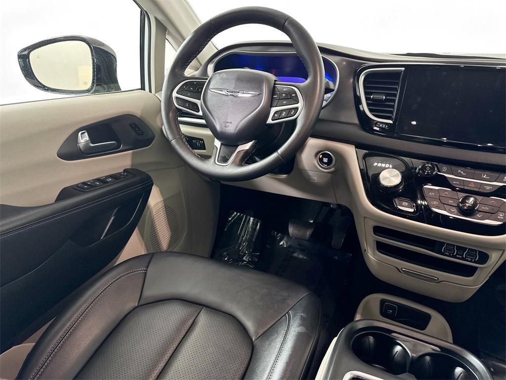 used 2024 Chrysler Pacifica car, priced at $29,498