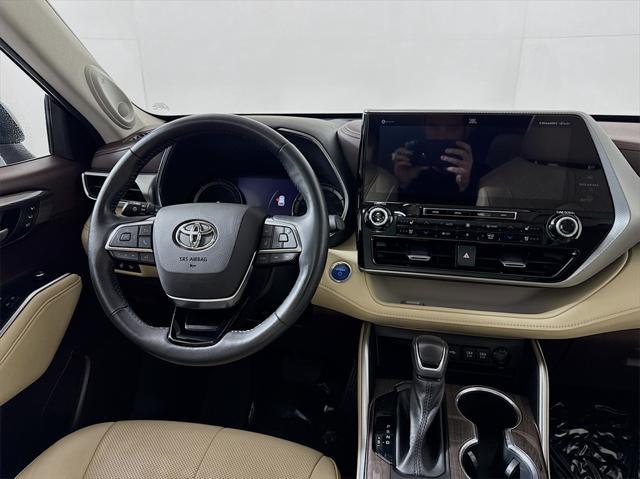 used 2021 Toyota Highlander Hybrid car, priced at $32,497