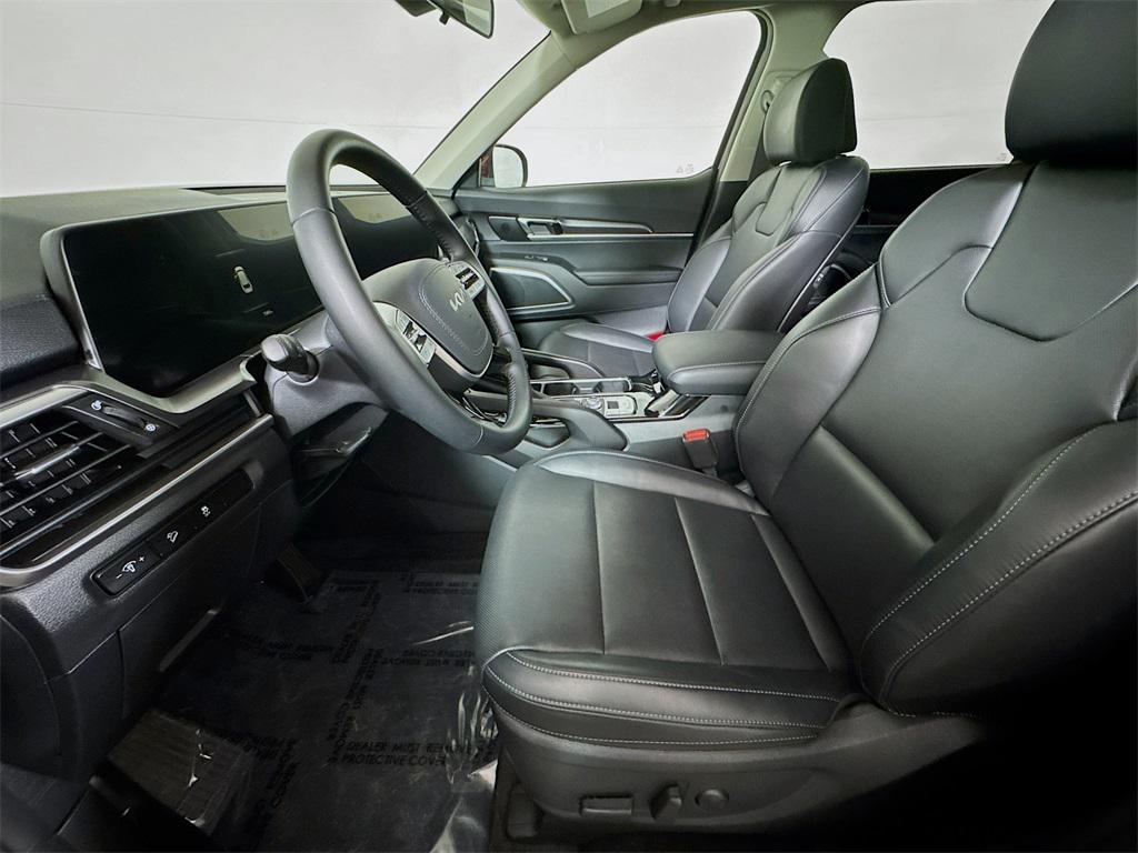 used 2024 Kia Telluride car, priced at $32,997