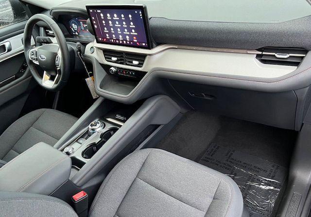 new 2025 Ford Explorer car, priced at $40,127