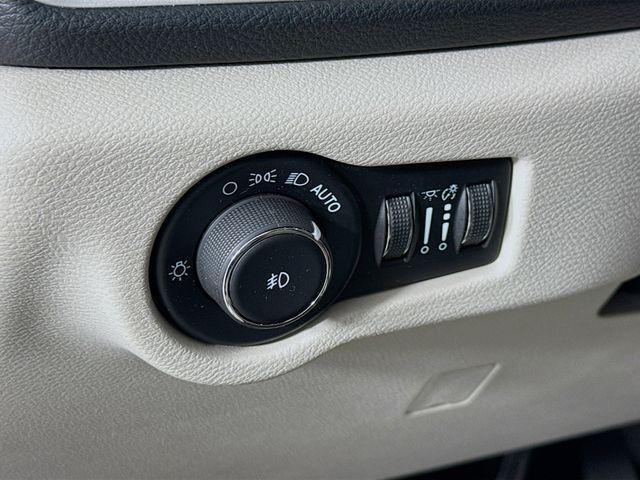 used 2021 Chrysler Pacifica Hybrid car, priced at $24,975