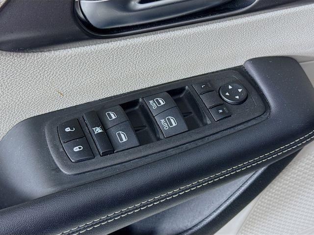 used 2023 Chrysler Pacifica car, priced at $25,500