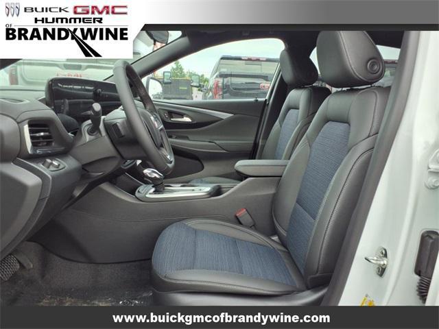 new 2025 Buick Envista car, priced at $26,814
