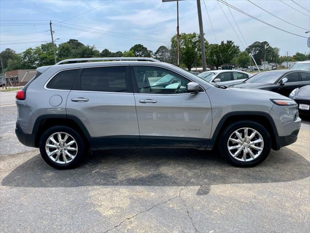 used 2015 Jeep Cherokee car, priced at $10,495