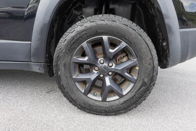 used 2019 Jeep Cherokee car, priced at $13,999