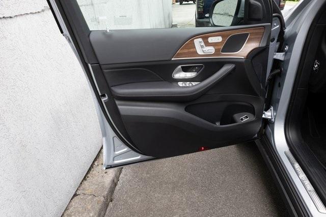 new 2025 Mercedes-Benz GLE 450 car, priced at $75,795