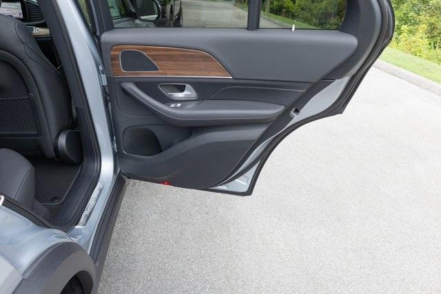 new 2025 Mercedes-Benz GLE 450 car, priced at $75,795