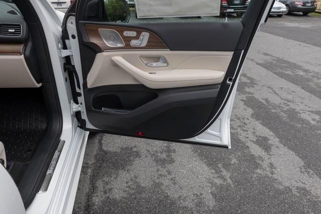 new 2025 Mercedes-Benz GLE 450 car, priced at $84,530