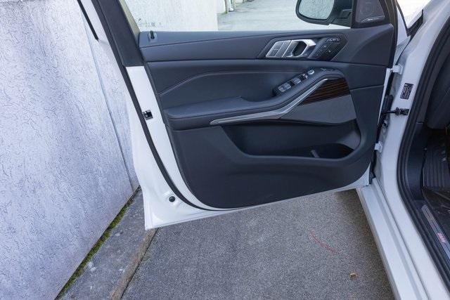 new 2026 BMW X7 car, priced at $93,815
