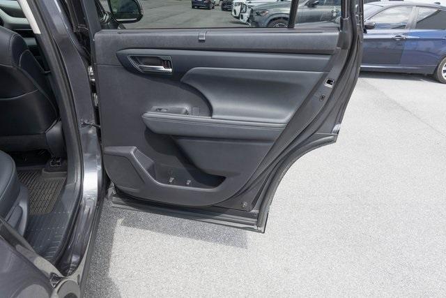 used 2021 Toyota Highlander car, priced at $29,499