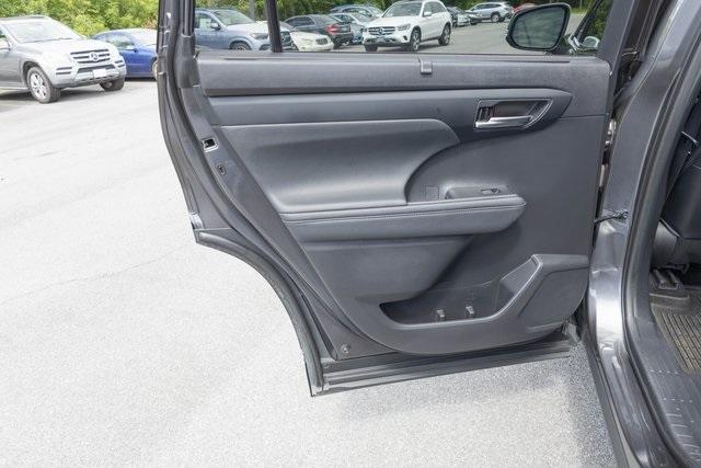 used 2021 Toyota Highlander car, priced at $29,499