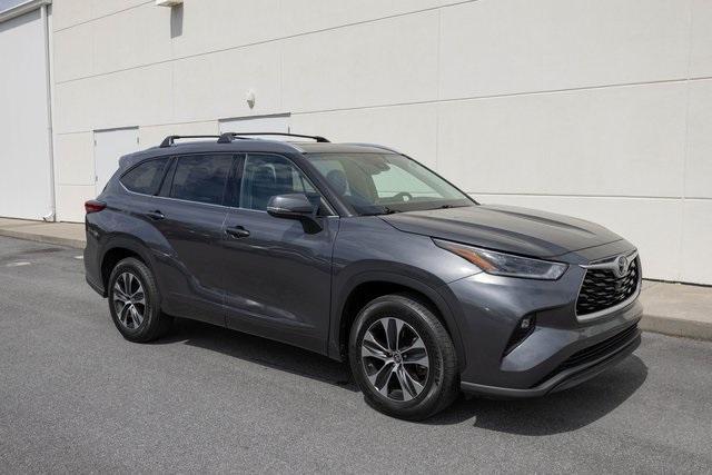 used 2021 Toyota Highlander car, priced at $29,499
