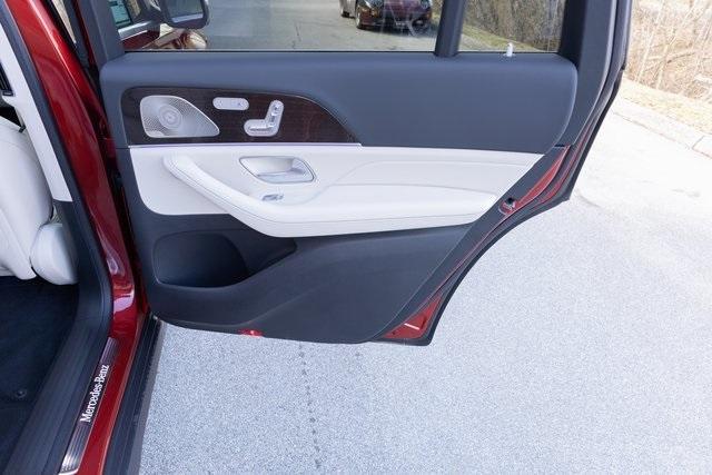 new 2025 Mercedes-Benz GLS 450 car, priced at $94,065