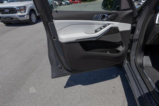 new 2026 BMW X7 car, priced at $96,175