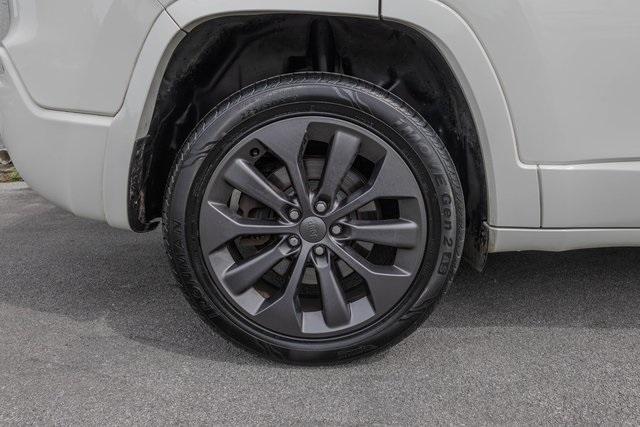 used 2019 Jeep Cherokee car, priced at $17,999