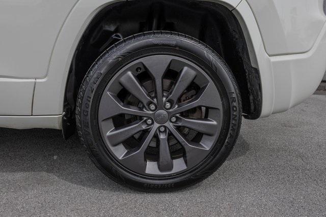 used 2019 Jeep Cherokee car, priced at $17,999