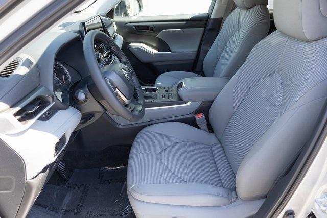 used 2024 Toyota Highlander car, priced at $37,999